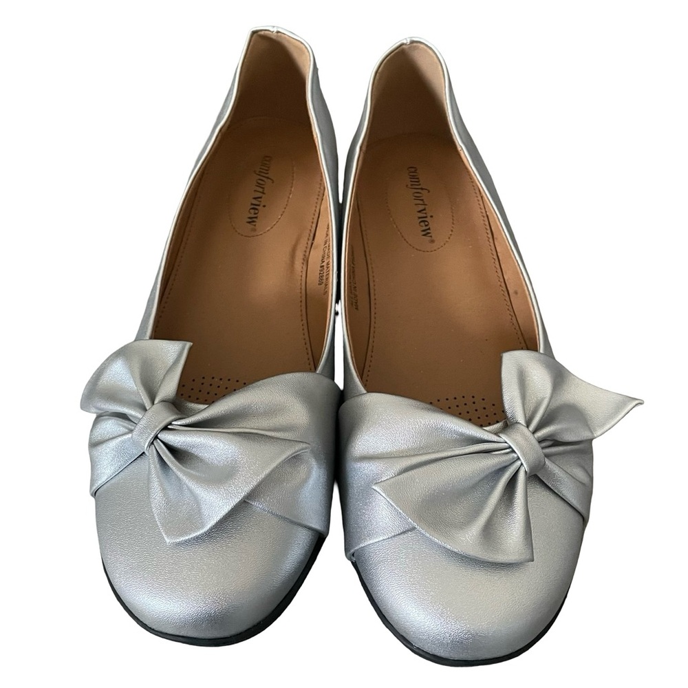 Comfort view "Pamela" Slip On Silver Flats with Bow Size 9 M